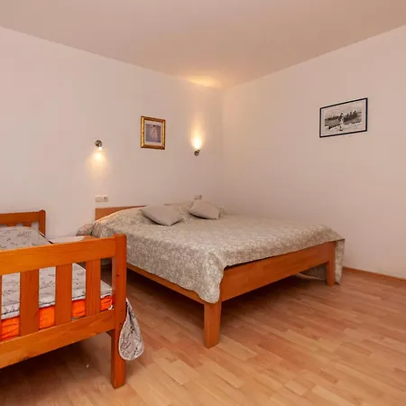 Apartments Niko * Pisak